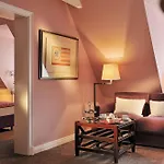Otel Village